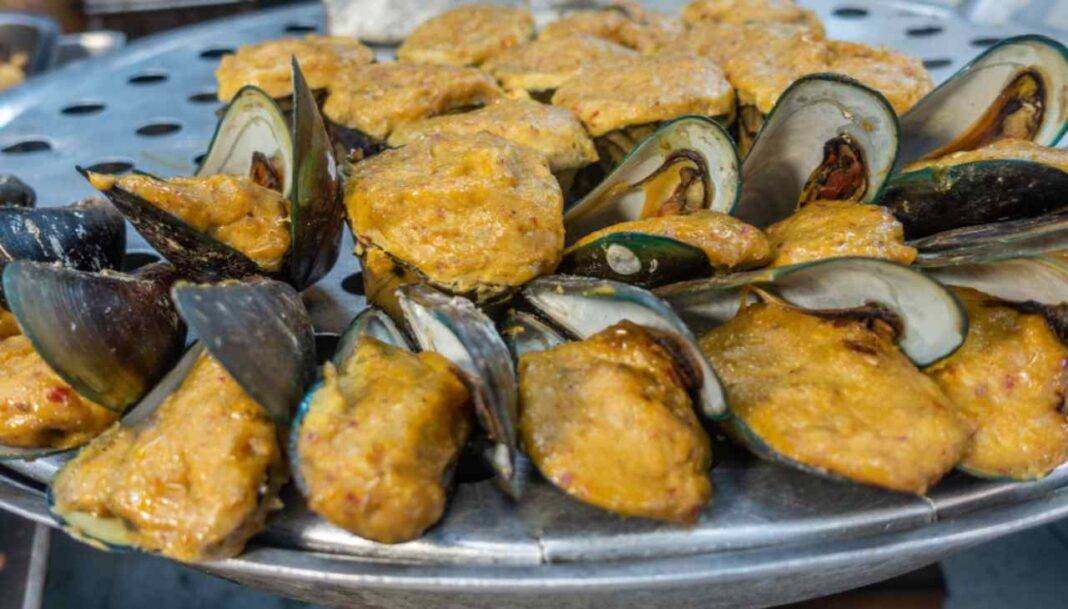 Cozze fritte ripiene | Finger food di mare semplice e sfizioso
