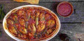 Fiori di zucchine ripieni al forno con pomodoro e basilico