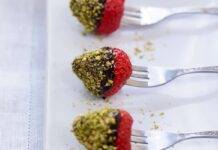 fragole cioccolato pistacchio ricetta FOTO ricettasprint