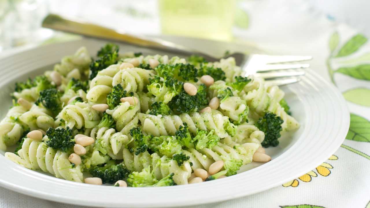 Pasta fredda con broccoli