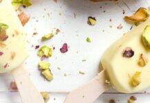 Gelatini al pistacchio e cioccolato bianco | Dolcetti semplici e golosi Dolcino estivo con frutta secca