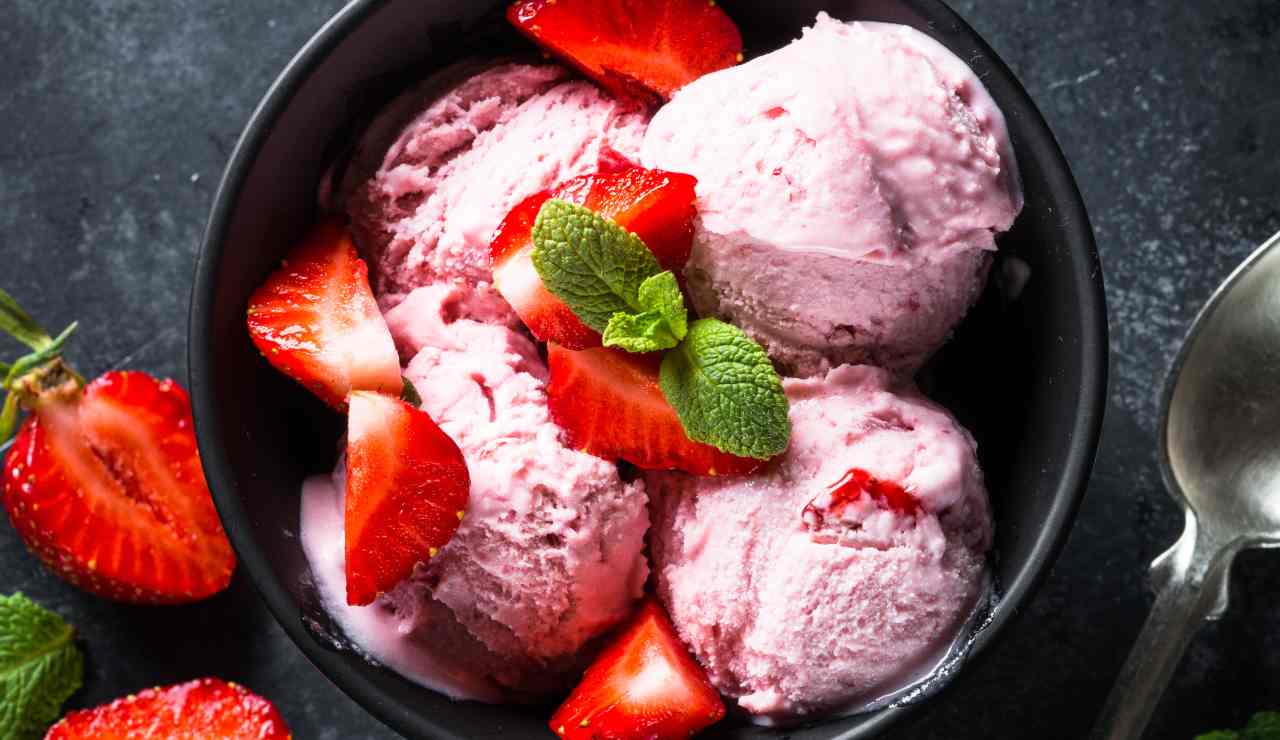 Gelato allo yogurt e frutta facilissimo | Senza gelatiera e super veloce
