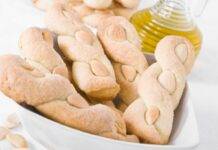 Intorchiate con le mandorle | Biscotti friabili che piacciono a grandi e piccini Biscotti tipici nostrani