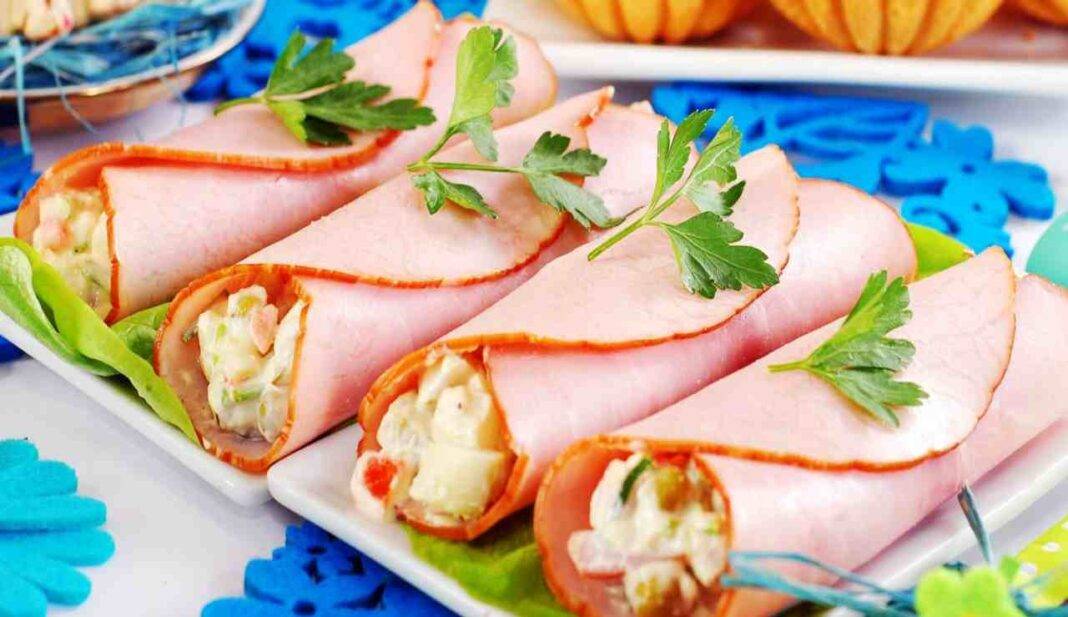 Involtini freddi di prosciutto cotto buoni e piacevoli