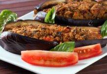 Melanzane ripiene di mollica di pane | Invitante contorno estivo melanzane ripiene mollica pane ricetta FOTO ricettasprint