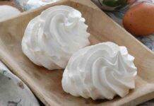 Meringhe facilissime e spumose | Ricetta di Alessandra Spisni Meringhe facilissime e spumose di Alessandra Spisni ricettasprint