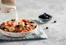 Mini bocconcini di pancake e frutta fresca | la colazione perfetta Mini bocconcini di pancake e frutta fresca