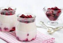 Crema allo yogurt con ciliegie