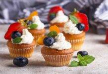 Muffin chantilly con panna e frutta fresca