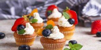 Muffin chantilly con panna e frutta fresca