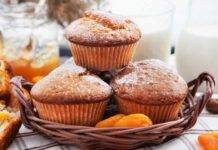 Muffin con albicocche secche | Per una colazione sprint e delicata Muffin con albicocche