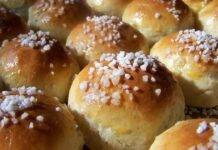 Panini con granella di zucchero | Perfetti da farcire con la marmellata Panini dolci