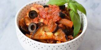 Pasta con olive tonno e melanzane