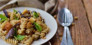 Pasta con crostini