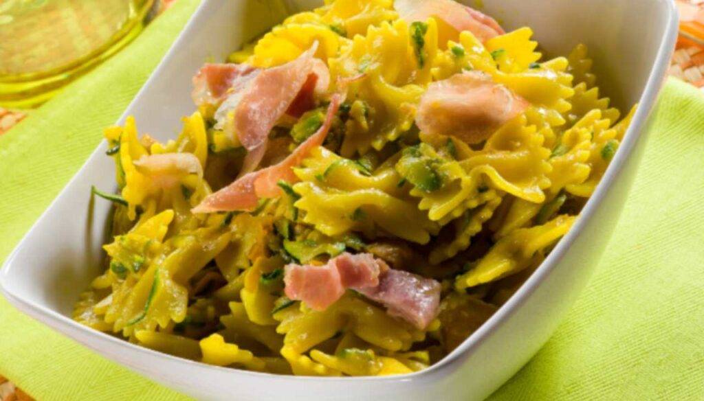 Pasta con zucchine pancetta e zafferano Semplice e gustosa