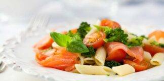 Pasta fredda broccoli e salmone