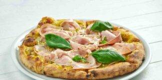 pizza bianca mortadella pesto pistacchi ricetta FOTO ricettasprint