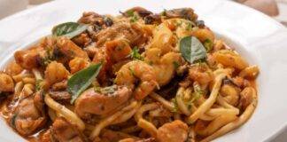 Pasta con cozze molluschi e crostacei