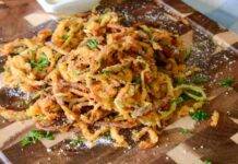 Spaghetti fritti di zucchine alla paprika | sfiziose e particolare Spaghetti fritti di zucchine alla paprika