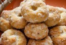 Taralli di patate | Ricetta semplice per dei dolcini fritti soffici e irresistibili Biscotti con impasto di farina e patate