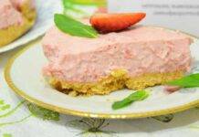 Torta semifredda fragole e cioccolato bianco