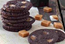 Cookies al cacao con caramello | uno tira l’altro, irresistibile cookies al cacao con caramello