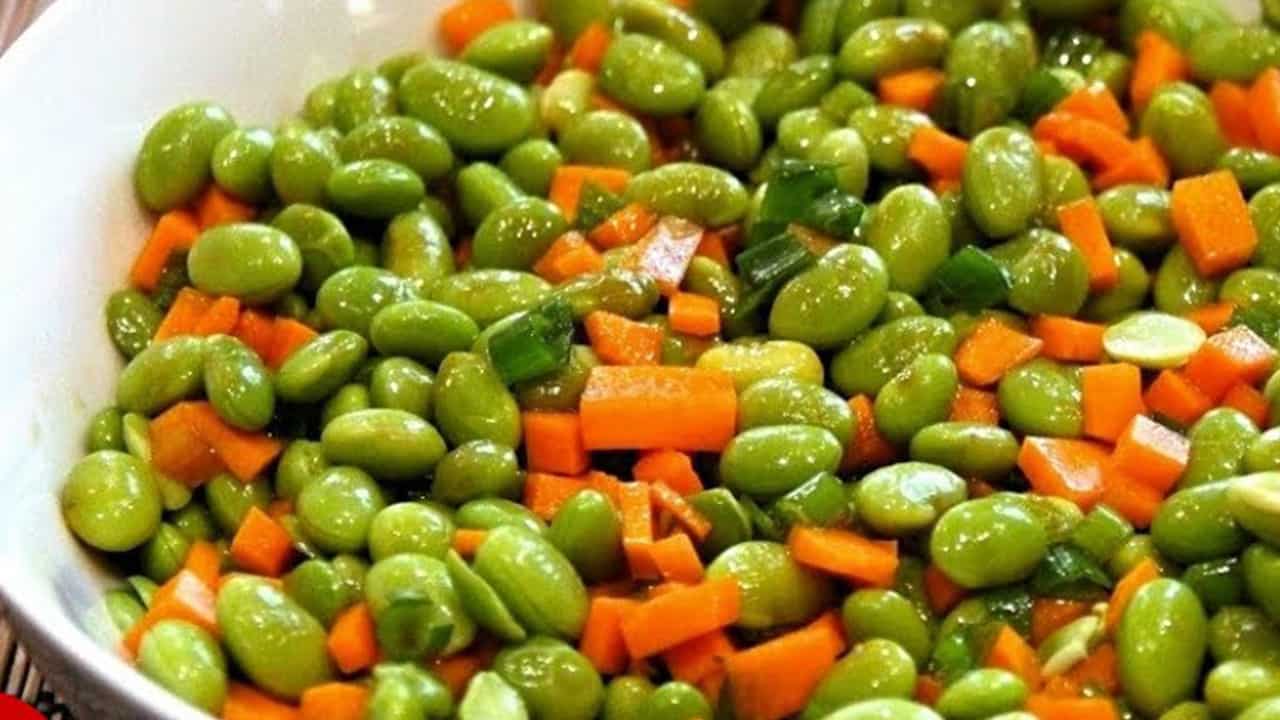 Fagioli di soia con verdure miste