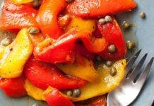 Peperoni alla napoletana, la ricetta tutta partenopea peperoni in padella con capperi
