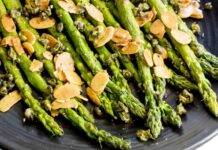 Asparagi mandorle e capperi | Contorno invitante e ricco di sapore Contorno estivo saporitissimo