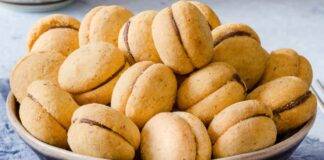 Doppi biscotti farciti al cioccolato. Ricetta di Luca Montersino