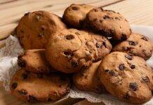 Biscotti con gocce di cioccolato