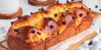 Brioche alla francese al caffè con gocce di cioccolata