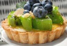Crostata con crema al imone e frutta