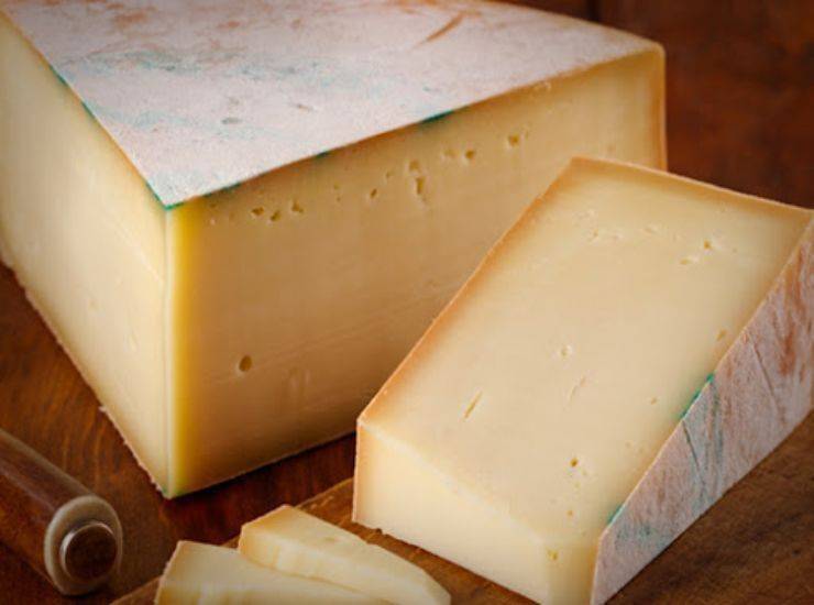 Dischi di sfoglia al formaggio ricetta