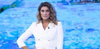 Elisa Isoardi messa alla porta - RicettaSprint