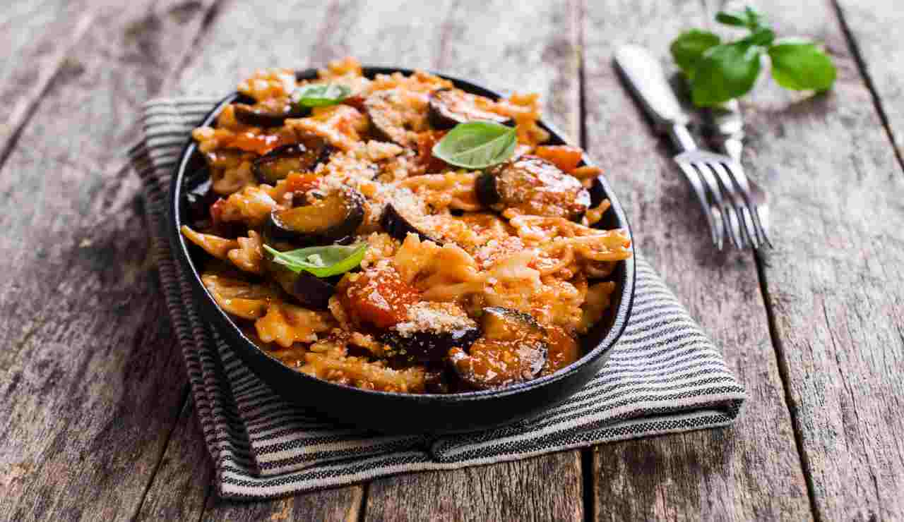 Farfalle alla norma con pesto rosso | pronto in poco tempo, buonissimo