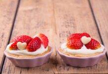 Flan dolci di ricotta e fragole