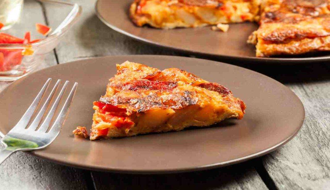 Frittata di patate al pomodoro e speck | strepitosa e semplicissima