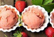 Gelato con fragole all’aceto balsamico e basilico | Rinfrescante e profumato Dolcino fresco e profumato alla frutta