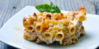 Maccheroni al forno con besciamella salcicce e funghi