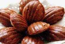 Madeleines al cacao con ripieno di salsa al caramello