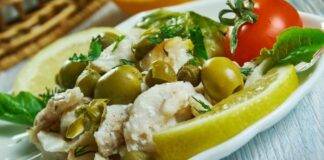 Insalata di pesce con capperi e olive