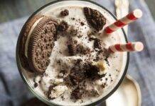 Frappè freddo con gelato e latte