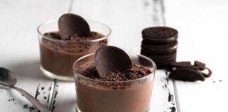 Mousse oreo con cialda al cioccolato