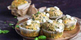 Muffin al basilico spinaci con feta e noci