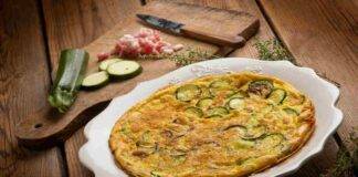 Omelette con bacon e zucchine fritte