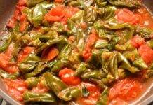 Peperoncini verdi al pomodoro in padella | Ricetta napoletana facile