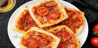 Pizzette sfogliate origano e pomodoro