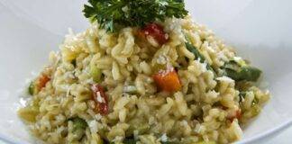 riso con ortaggi e pesto genovese