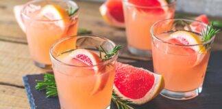 Drink con prosecco e frutta